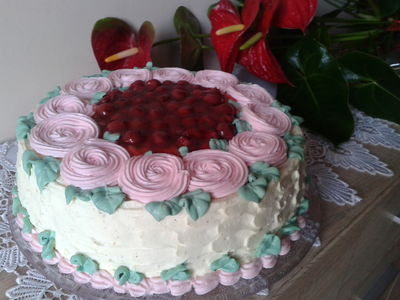 Tort imieninowy różowy