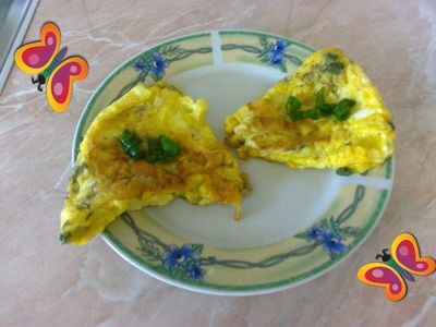 Syty omlet ze szczypiorkiem