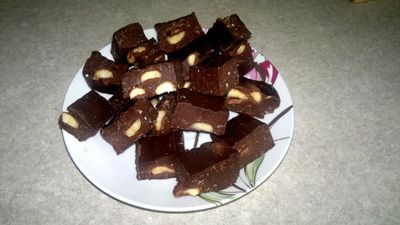 Domowa czekolada z orzechami