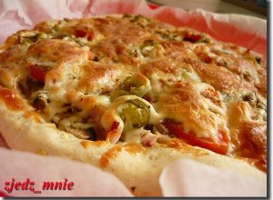 Pizza z oscypkiem  prosty przepis i składniki