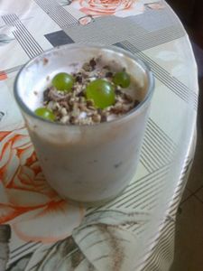 Koktajl jogurtowo- lodowy z kawałkami prince