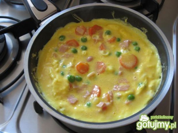 Przepis  omlet z warzywami i szynką przepis