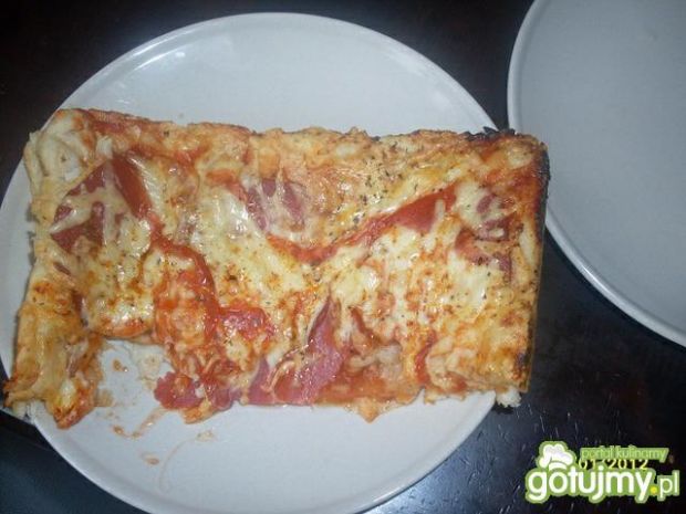 Przepis  pizza z salami domowa wg meli przepis
