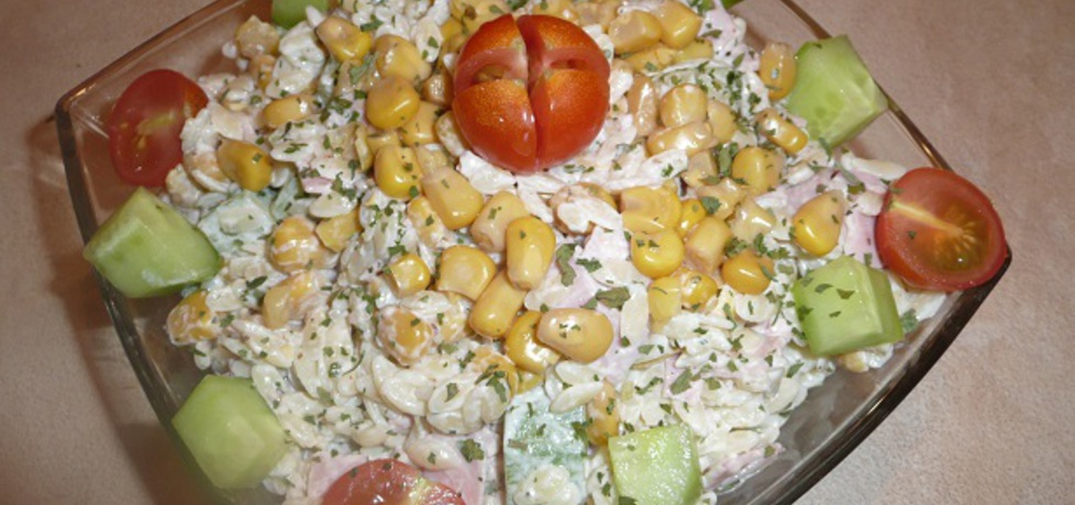 Sałatka z makaronem ryżowym (autor: aginaa)
