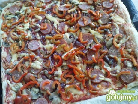 Przepis  kwadratowa pizza z kiełbasą przepis