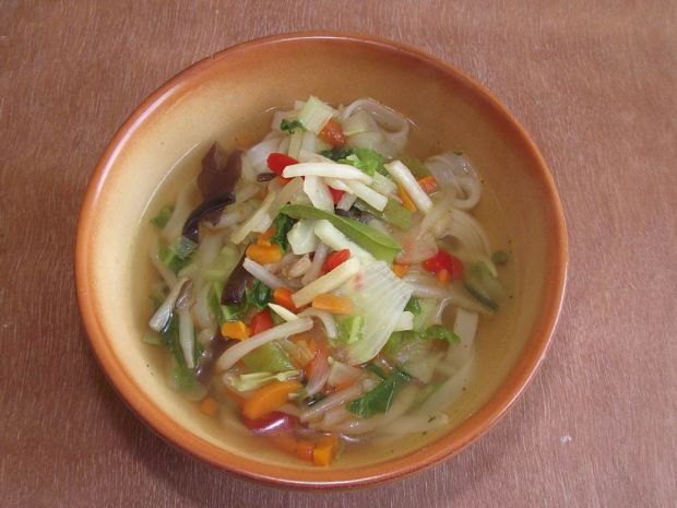 Przepis  zupa chińska z ryżowym makaronem przepis