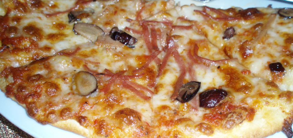 Szybka pizza na cienkim spodzie (autor: malgorzata77 ...