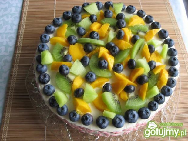 Przepis  tort z kremem mascarpone i owocami przepis