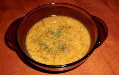 Rozgrzewająca zupa z soczewicy z dodatkiem curry i pomidorów ...