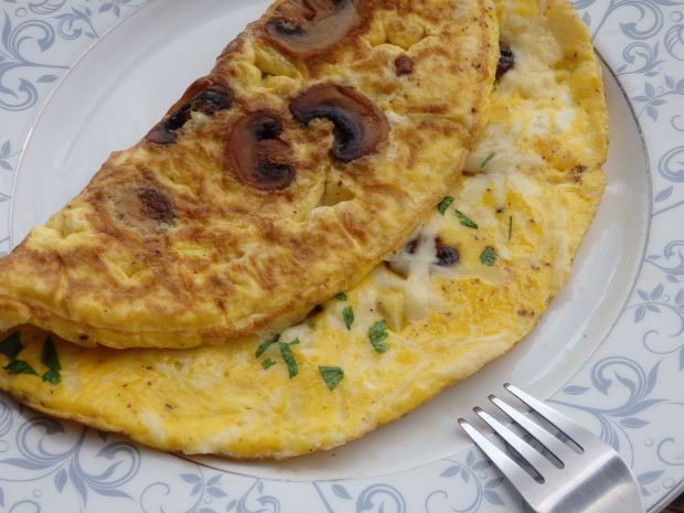 Przepis  omlet z pieczarkami i żółtym serem przepis