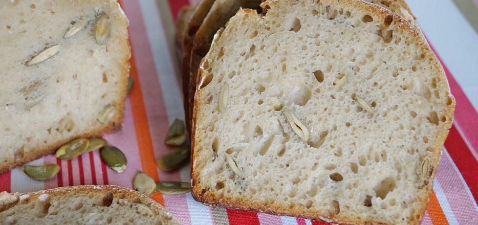 Chleb pszenny z pestkami dyni na zakwasie (autor: alexm ...