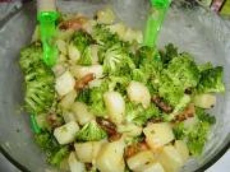 Jak przygotować salatka z brokulami? gotujmy.pl