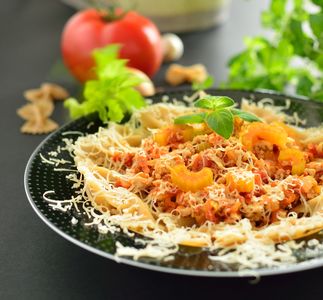 Spaghetti a'la bologne u mnie kokardki a'la bologne ...