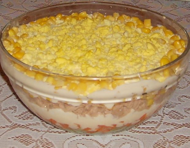 Bardzo smaczne: sałatka z tuńczykiem. gotujmy.pl
