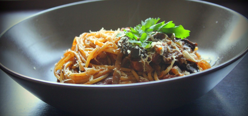 Spaghetti z szynką i grzybami w sosie pomidorowym (autor: pyszota ...