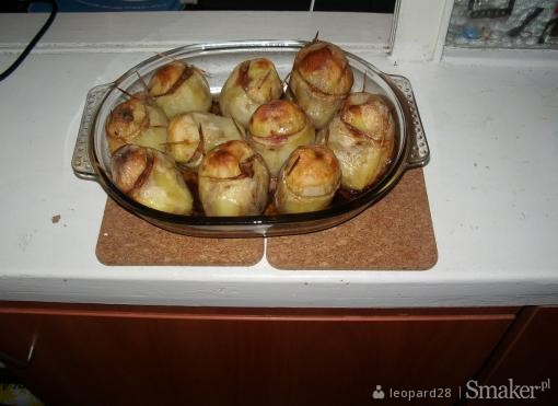 Pieczone ziemniaki nadziewane mielonym mięsem