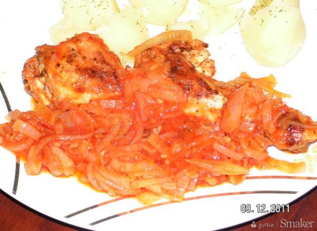 Kurczak w sosie pomidorowo-cebulowym