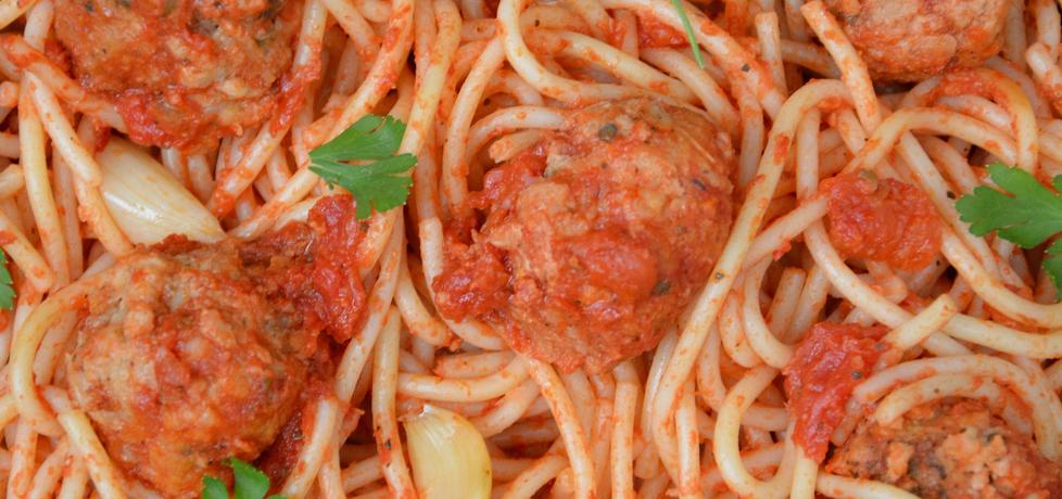 Spaghetti z pieczonymi pulpecikami i czosnkiem (autor ...