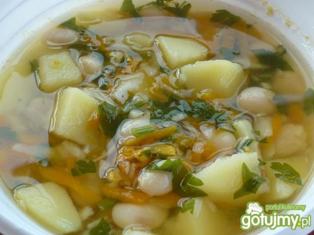Przepis  zupa fasolowo-warzywna z natką przepis