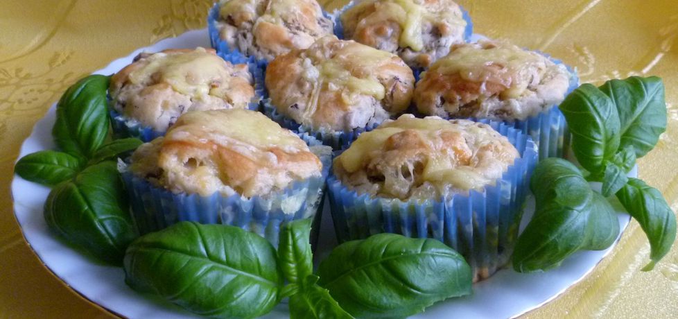 Muffiny z pieczarkami, cebulą i serem (autor: krystyna32 ...