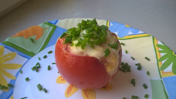 Przepis  pomidory zapiekane z jajkiem i salami przepis
