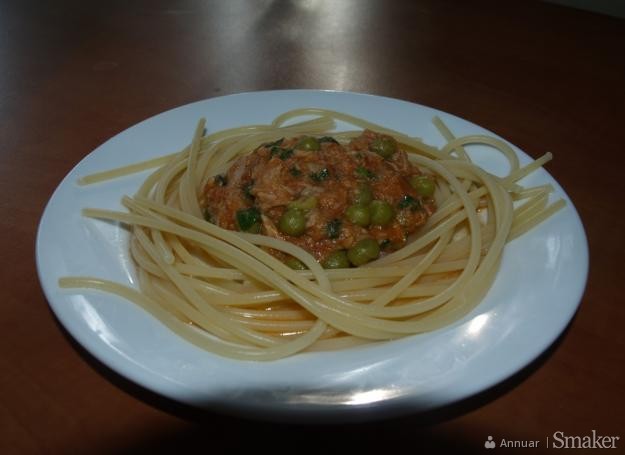 Spaghetti z tuńczykiem i pomidorami