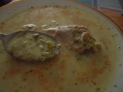 Wyrazista zupa brokuł i dwa sery