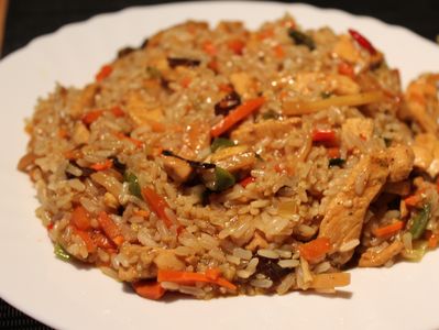 Chińskie z brązowym ryżem i sezamem