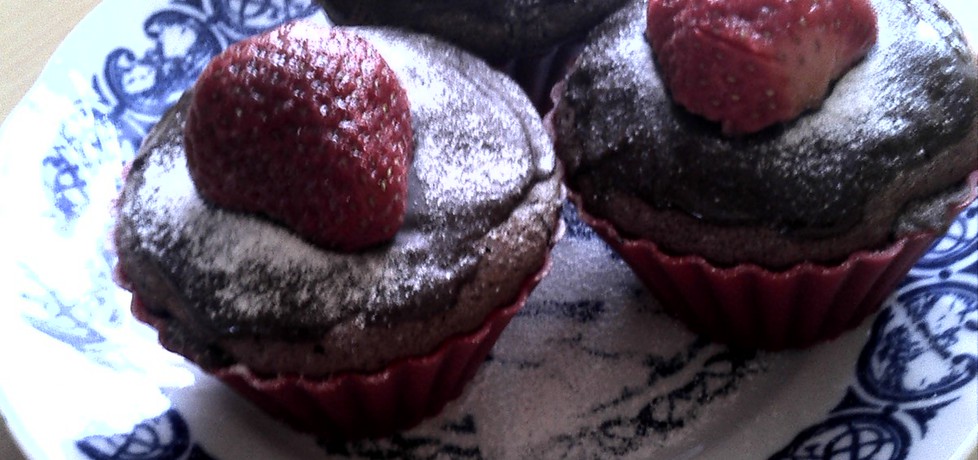 Czekoladowe muffinki z truskawkami (autor: layna)