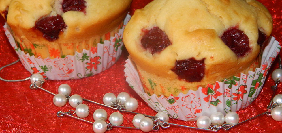 Muffinki z wiśniami w likierze (autor: bietka)