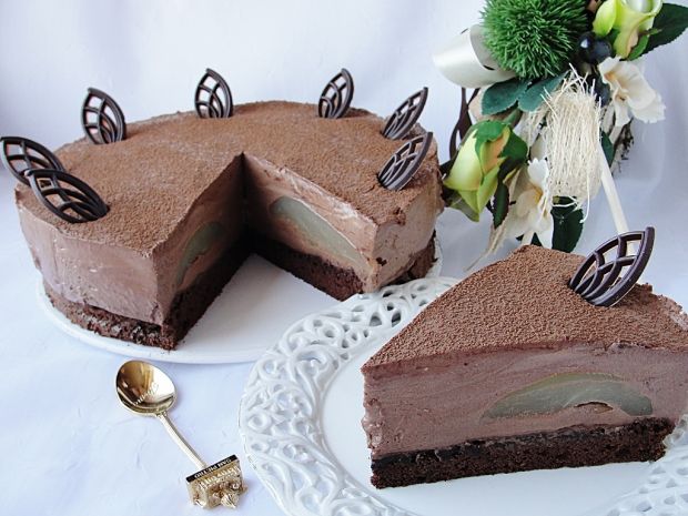 Przepis  tort z musem czekoladowym i gruszkami przepis