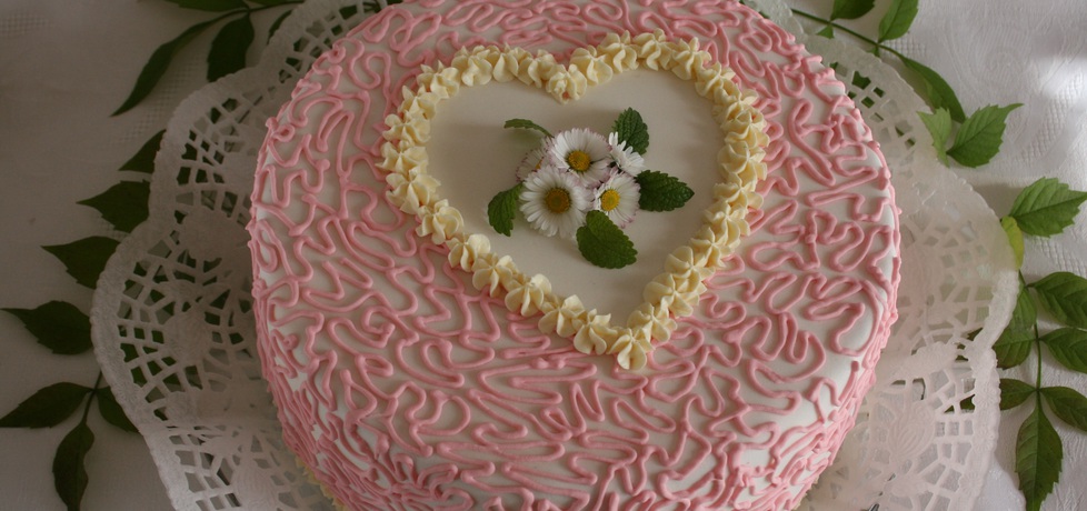 Malinowy tort z serduszkiem (autor: skotka)