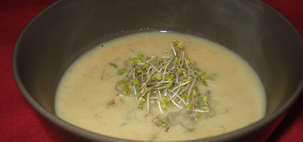 Zupa krem z kukurydzy zaserwowana z kiełkami brokuła :) (autor ...