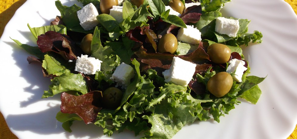 Sałata z oliwkami i serem feta. (autor: babeczka35)