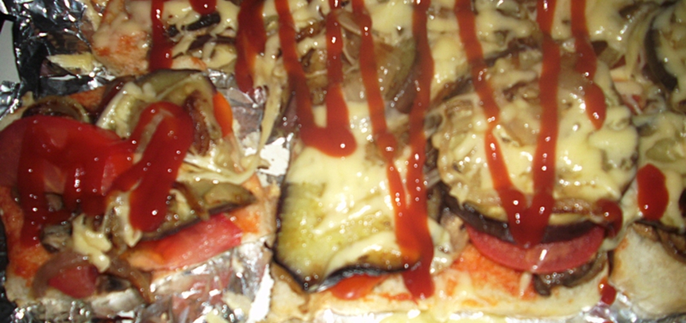 Pizza na tostach z bakłażanem,pieczarkami i pomidorami (autor ...