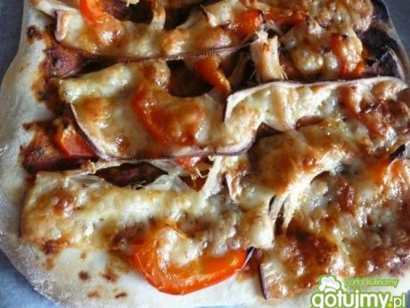 Przepis  pizza z kurczakiem i serem wędzonym przepis