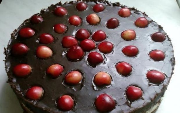 Tort sernikowy z czereśniami i czekoladą  przygotowanie