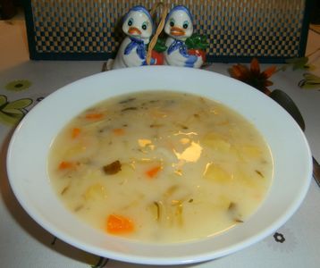 Delikatna letnia zupa ogórkowa