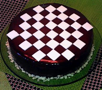 Czekoladowy tort szachownica