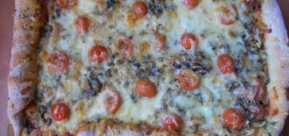Pizza z szynką i pieczarkami (autor: migotka28)