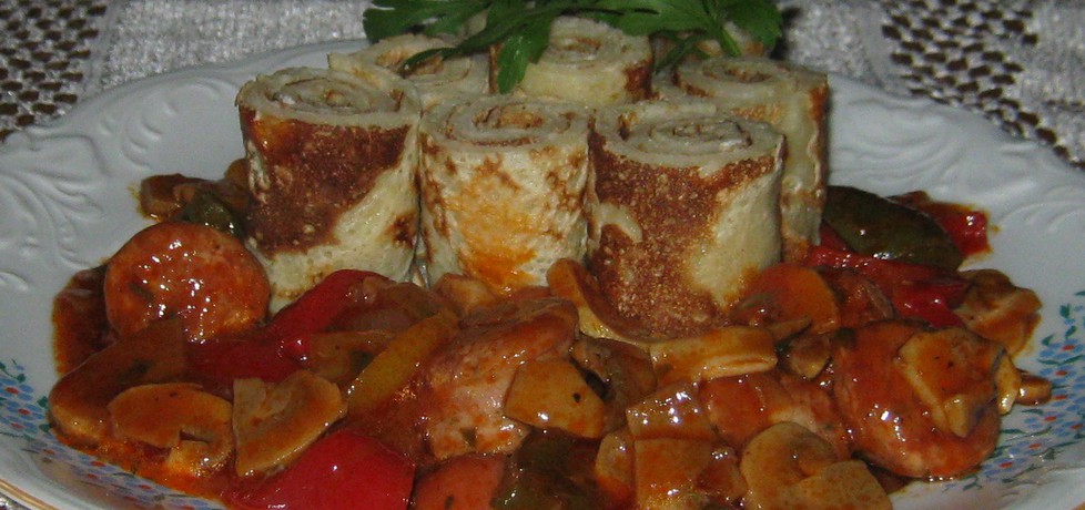 Naleśniki z pieczarkowo paprykowym sosem (autor: katarzynka455 ...