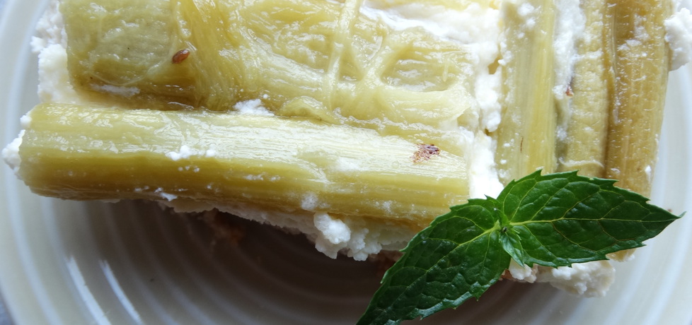 Tarta z karmelizowanym rabarbarem (autor: internetowa