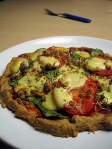 Pizza szpinakowo-pomidorowa