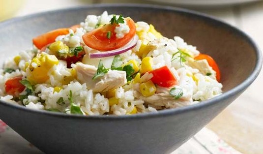 Kolorowa sałatka ryżowa