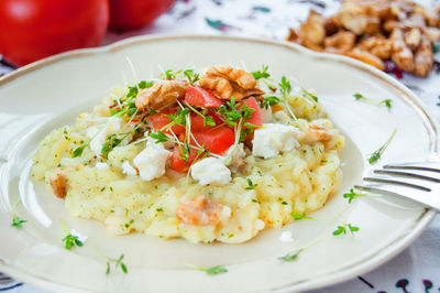 Risotto z orzechami włoskimi, fetą i rzeżuszką