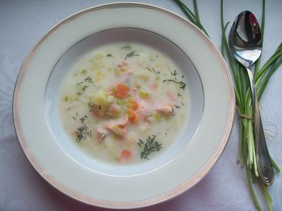 Zupa porowa z łososiem
