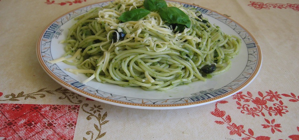 Spaghetti bazyliowe z oliwkami (autor: ania321)