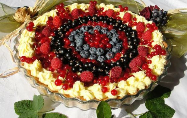 Tarta z kremem budyniowym i owocami  ciasta