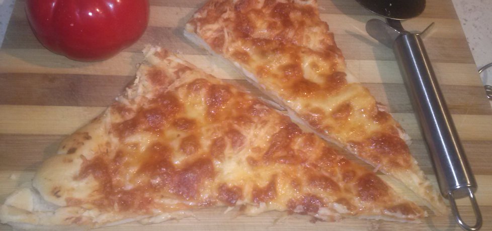 Pizza z serem salami i mozzarellą (autor: czarnula87 ...
