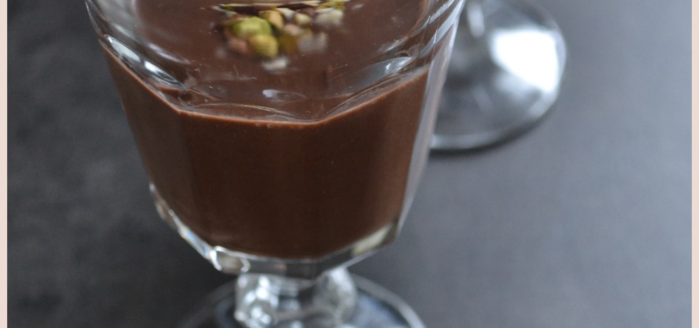 Deser czekoladowy z dodatkiem rumu i pistacji (autor: wyattearp ...